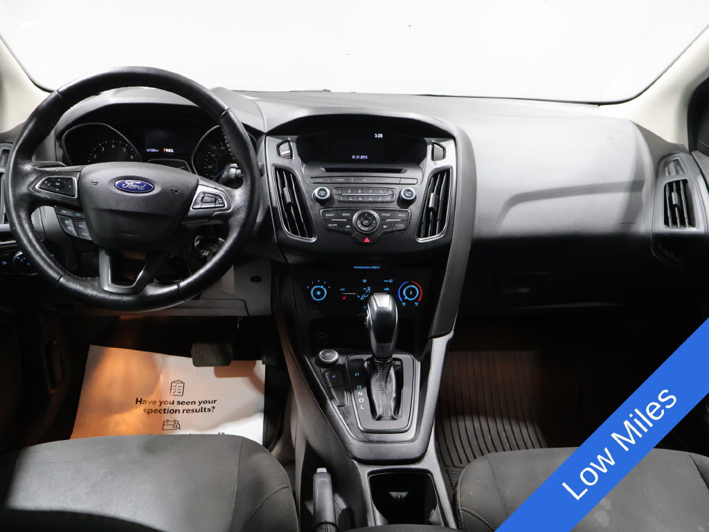 Used 2015 Ford Focus SE w/ SE Cold Weather Package FWD image 3