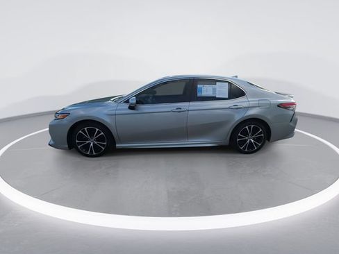 Used 2019 Toyota Camry SE w/ Convenience Package FWD image 5