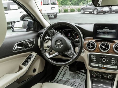 Used 2020 Mercedes-Benz GLA 250 4MATIC image 12