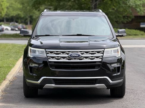 Used 2018 Ford Explorer XLT w/ Equipment Group 202A FWD image 3