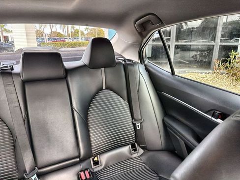 Used 2018 Toyota Camry SE FWD image 15