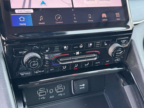 Certified 2023 Jeep Grand Cherokee Limited w/ Luxury Tech Group II AWD/4WD image 30