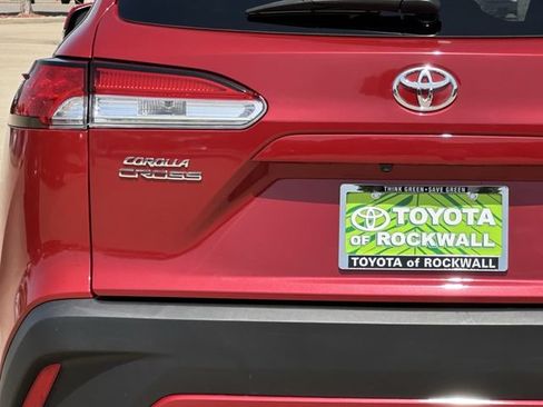 Used 2022 Toyota Corolla Cross LE FWD image 5