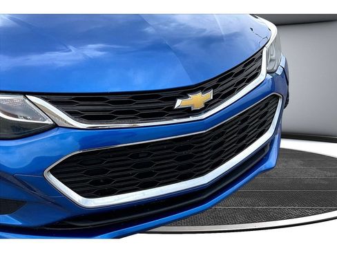 Used 2018 Chevrolet Cruze LT w/ Convenience Package FWD image 54