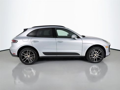 Certified 2025 Porsche Macan AWD/4WD image 26
