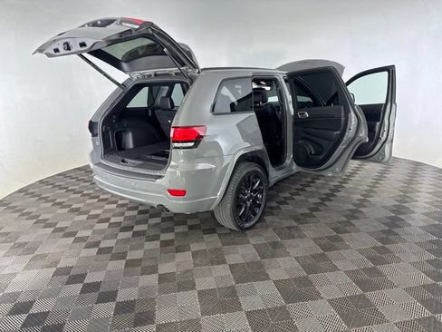 Used 2022 Jeep Grand Cherokee Laredo X AWD/4WD image 14