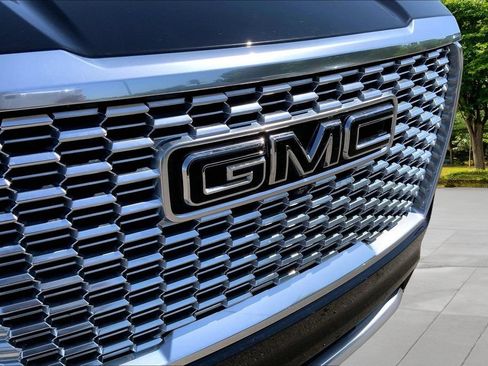 Used 2022 GMC Yukon XL Denali AWD/4WD image 32