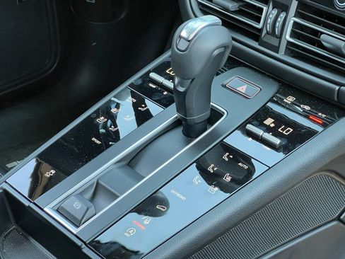 Certified 2026 Porsche Macan AWD/4WD image 40