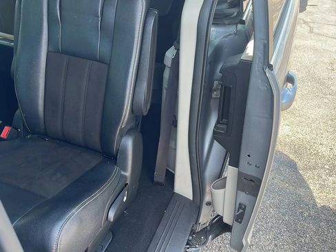 Used 2020 Dodge Grand Caravan SXT FWD image 11