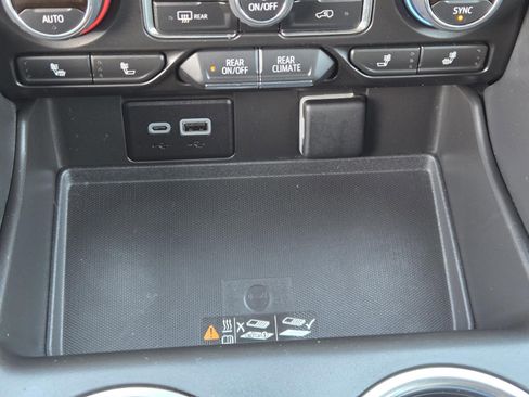 Used 2024 Chevrolet Suburban Z71 w/ Luxury Package image 16