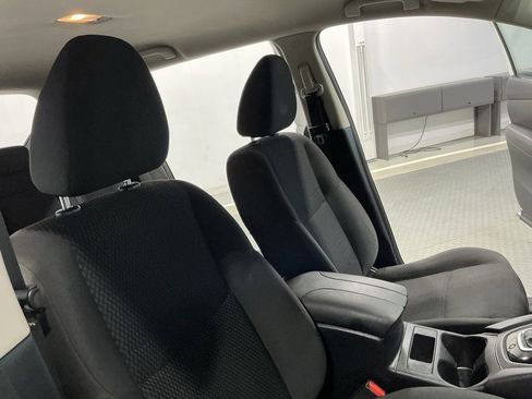 Used 2019 Nissan Rogue Sport S image 18