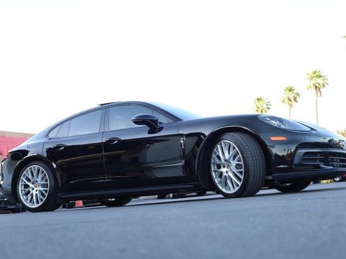 Used 2017 Porsche Panamera image 12
