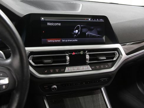 Certified 2022 BMW 330i xDrive Sedan w/ Driving Assistance Package image 9