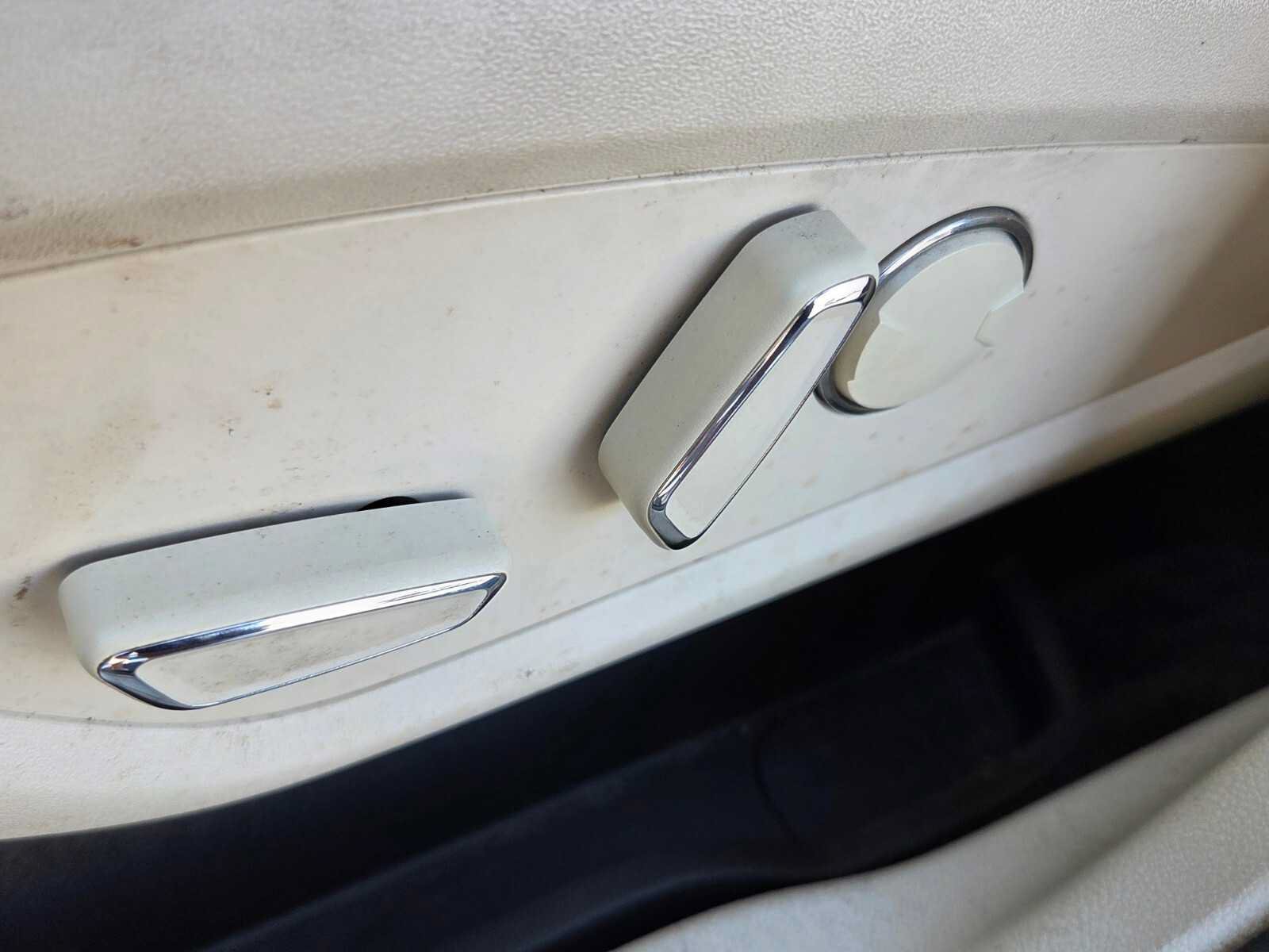 Used 2015 Lincoln MKC FWD w/ Equipment Group 101A Select image 21