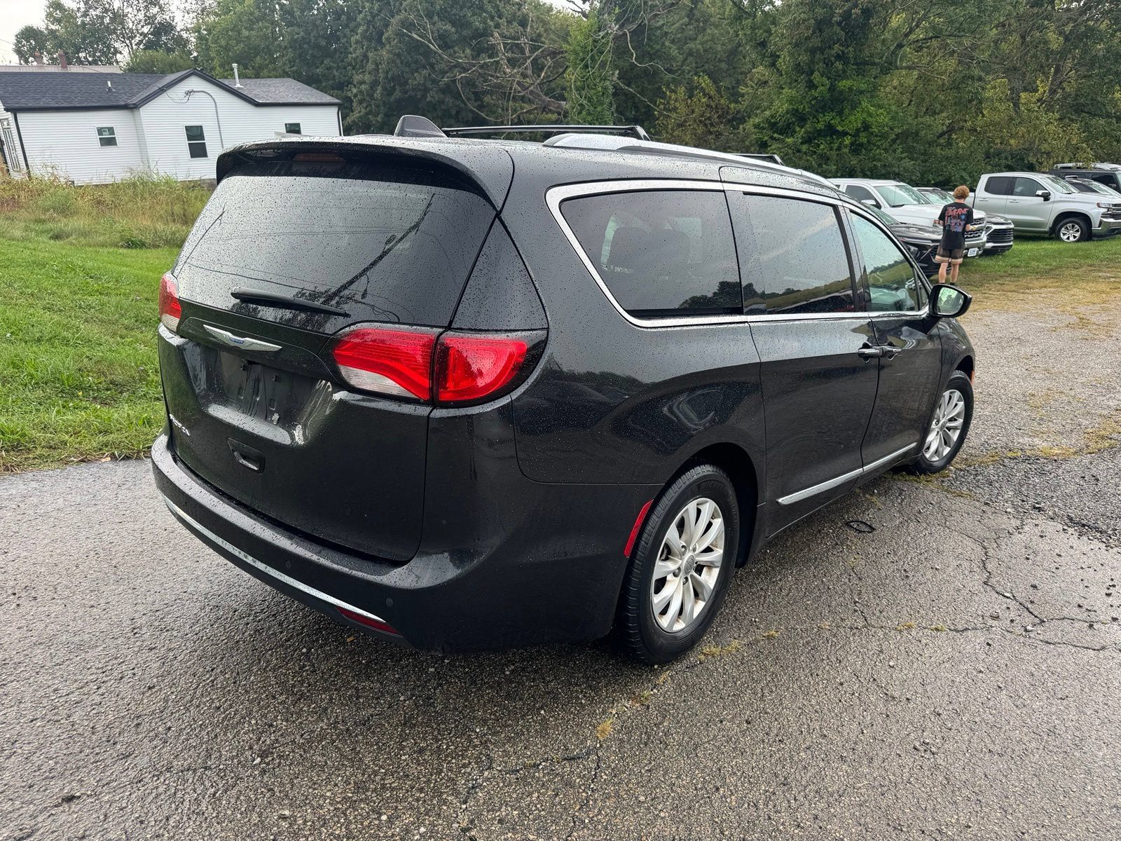 Used 2018 Chrysler Pacifica Touring-L FWD image 6