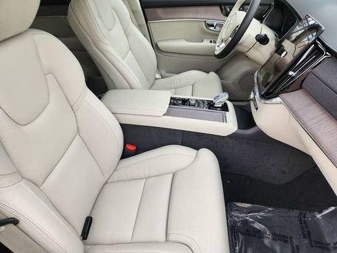 New 2026 Volvo XC90 T8 Ultra w/ Protection Package Premier image 4