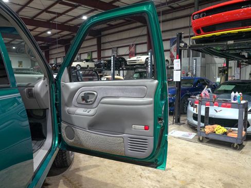 Used 1995 Chevrolet Silverado 1500 K1500 Silverado 2dr 4WD Extend image 40