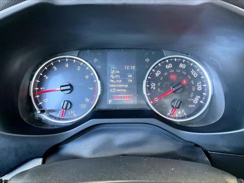 Used 2019 Toyota RAV4 LE FWD image 12