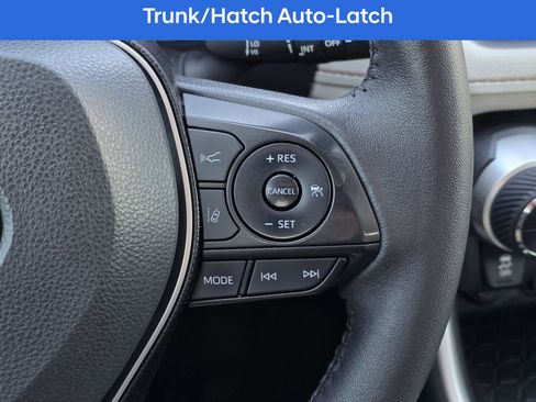 Used 2021 Toyota RAV4 XLE Premium image 29