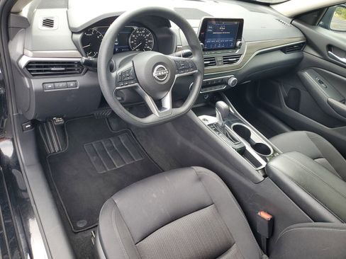 Used 2024 Nissan Altima 2.5 SV image 6