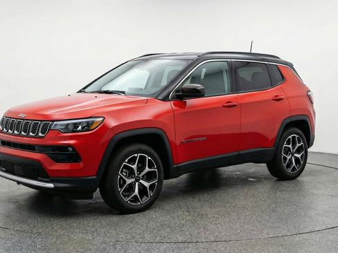 Used 2025 Jeep Compass Limited image 3