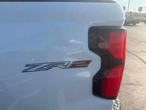 Used 2024 Chevrolet Colorado ZR2 w/ Technology Package AWD/4WD image 9
