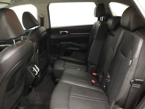 Used 2025 Kia Sorento S image 26
