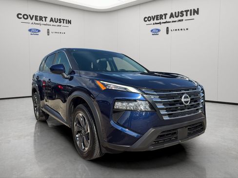 Used 2025 Nissan Rogue SV FWD image 8