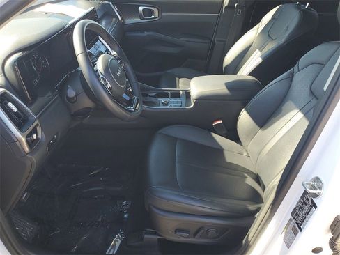 Used 2022 Kia Sorento S w/ Panoramic Sunroof Package image 5