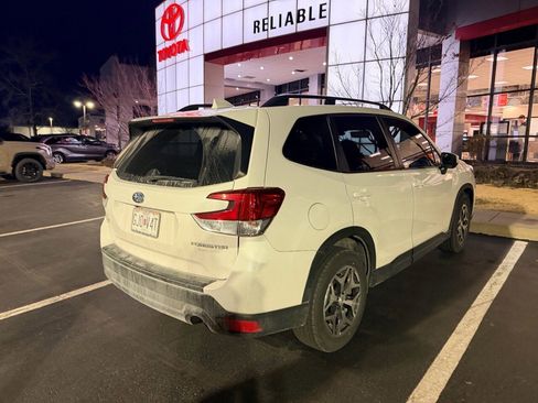Used 2021 Subaru Forester Premium image 7