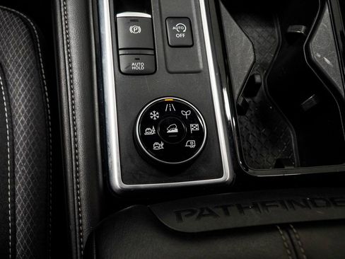 Used 2025 Nissan Pathfinder SV AWD/4WD image 18