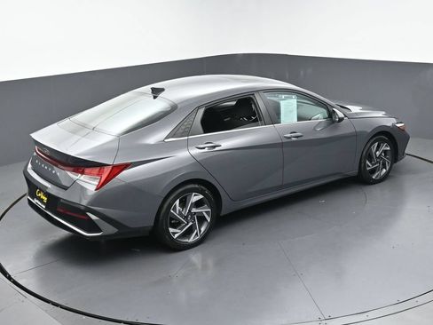 Used 2025 Hyundai Elantra SEL FWD image 39