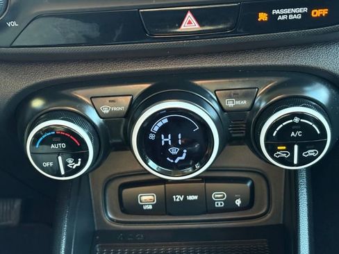 Used 2023 Hyundai Venue Limited image 16