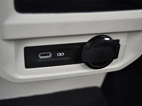 Certified 2023 Volkswagen Tiguan SE w/ Panoramic Sunroof Package image 24