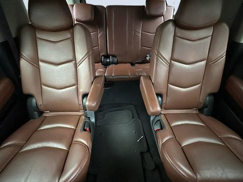 Used 2015 Cadillac Escalade ESV Luxury image 15