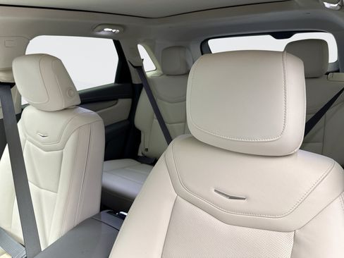 Used 2023 Cadillac XT5 Premium Luxury w/ Technology Package AWD/4WD image 11