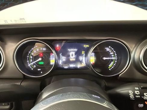 Used 2023 Jeep Wrangler Unlimited Rubicon 4xe w/ Cold Weather Group AWD/4WD image 17