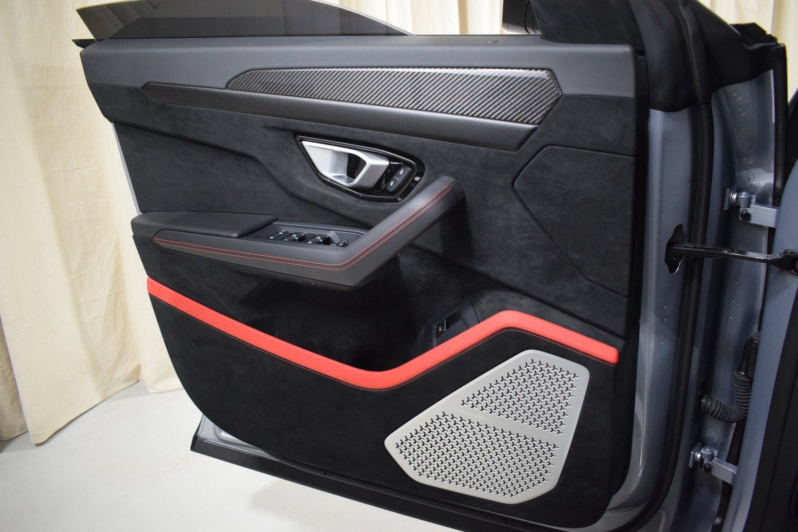 Used 2024 Lamborghini Urus Performante AWD/4WD image 37