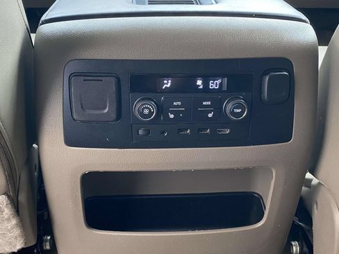 Used 2018 Chevrolet Tahoe Premier RWD image 13