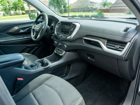 Used 2024 GMC Terrain SLE w/ Driver Convenience Package FWD image 18