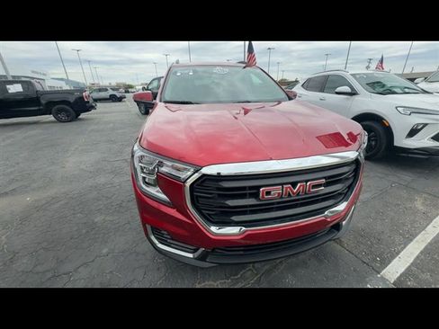 Used 2023 GMC Terrain SLE w/ Driver Convenience Package FWD image 2