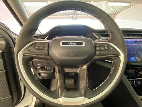 Used 2023 Jeep Grand Cherokee L Limited AWD/4WD image 31