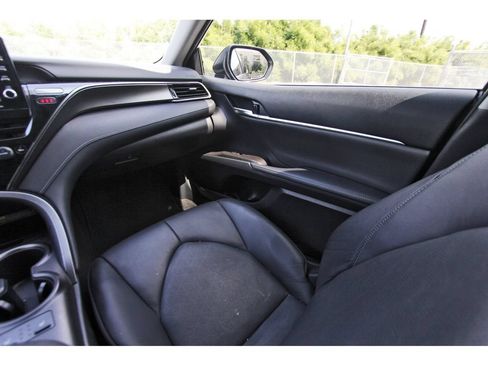 Used 2021 Toyota Camry XSE FWD image 11