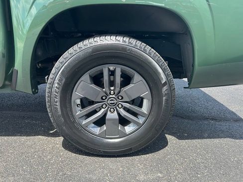 Used 2025 Nissan Frontier SV w/ SV Convenience Package AWD/4WD image 13