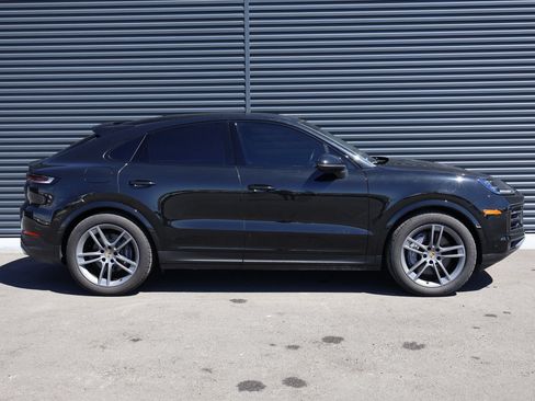 Certified 2024 Porsche Cayenne Coupe AWD/4WD image 11