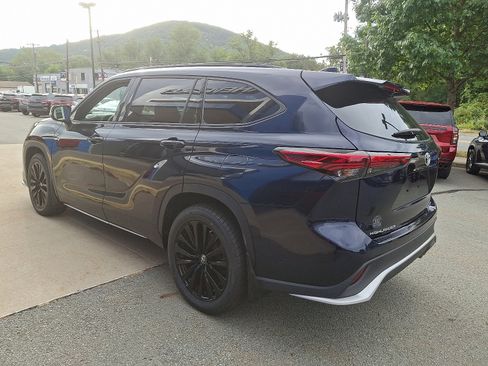 Used 2023 Toyota Highlander XSE image 4