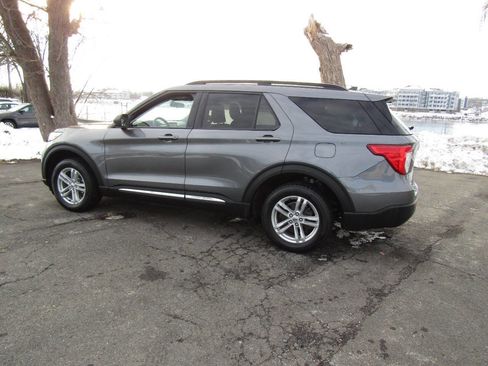 Used 2022 Ford Explorer XLT image 5
