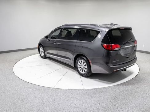 Used 2017 Chrysler Pacifica Touring-L FWD image 31