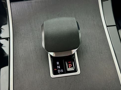 Used 2024 Land Rover Range Rover Evoque Dynamic SE image 22