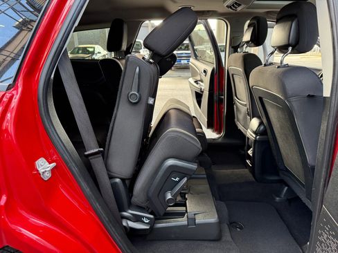 Used 2017 Dodge Journey SXT image 19